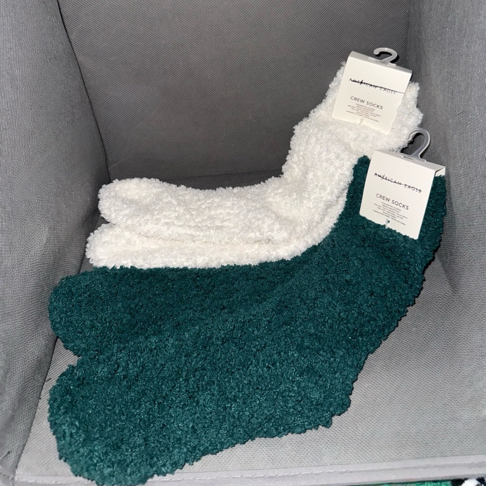 American Eagle Outfitters Fuzzy Crew Socks in White and Green - 2 Pack